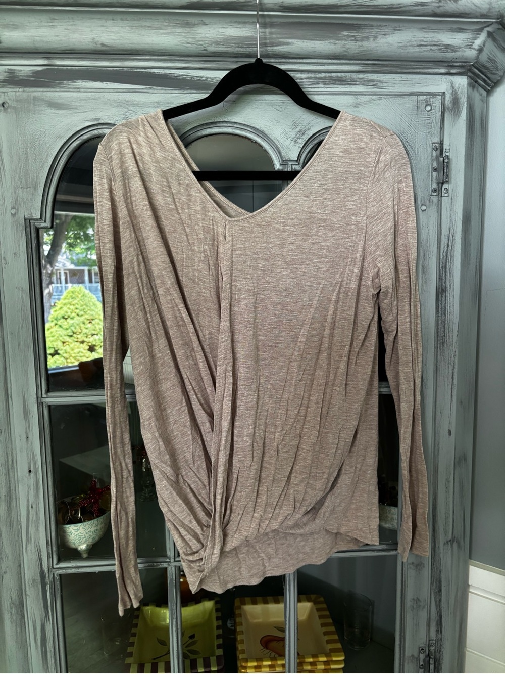 Women’s Long Sleeve Twist Hem Top in Taupe